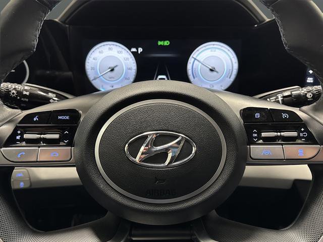 Used 2023 Hyundai Elantra Limited image 16