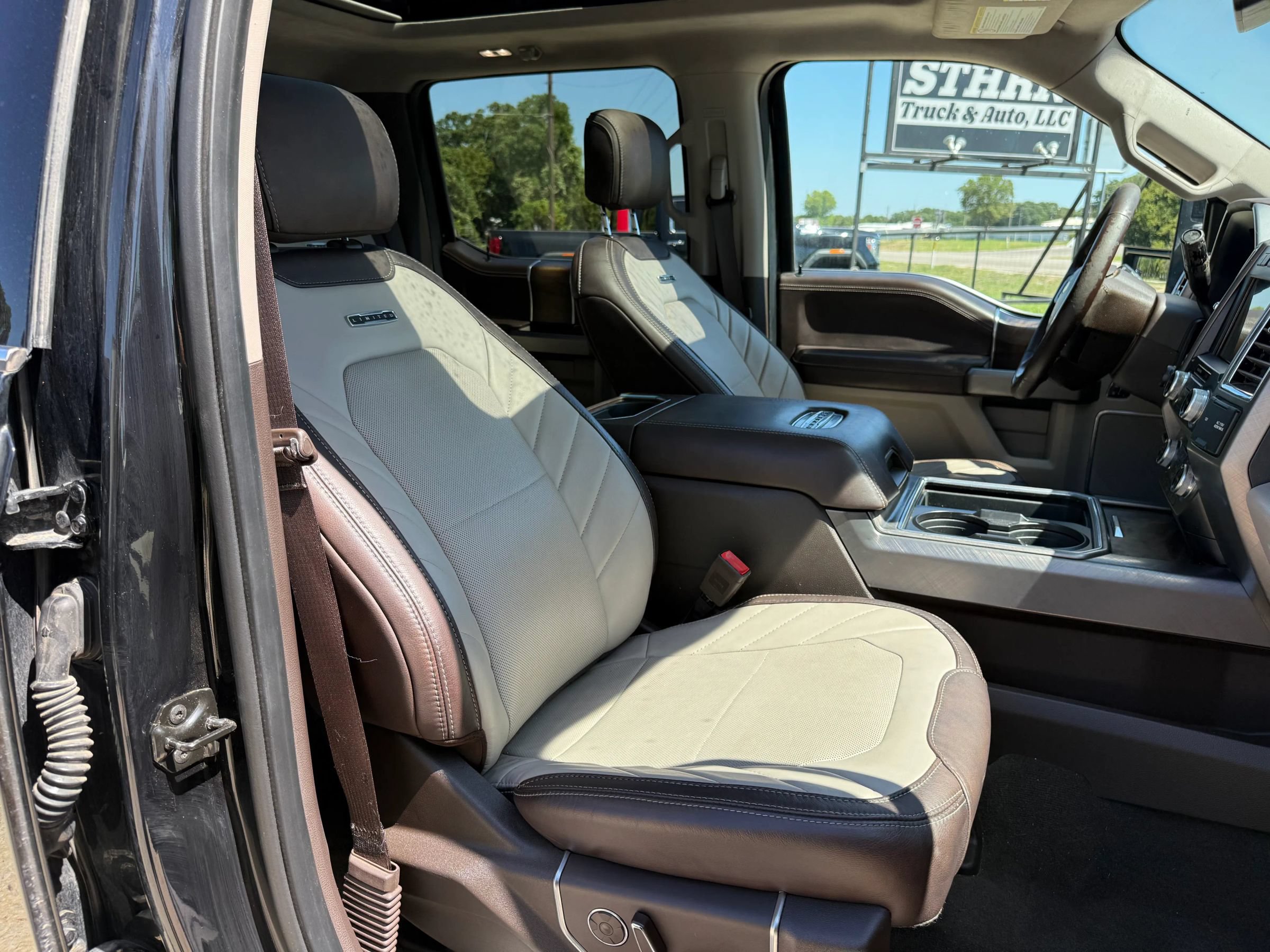 Used 2019 Ford F250 Limited w/ FX4 Off-Road Package AWD/4WD image 14