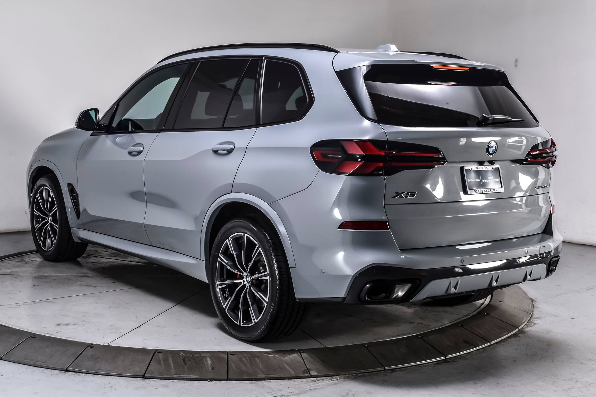 Used 2024 BMW X5 xDrive40i w/ M Sport Package AWD/4WD image 7