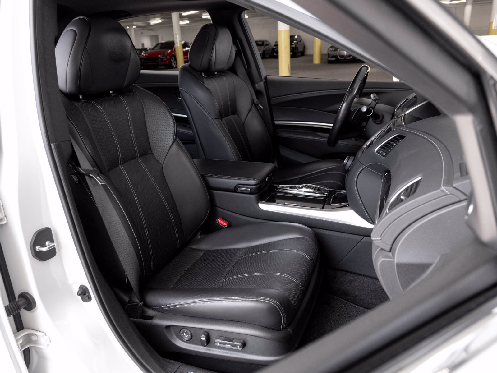 Used 2018 Acura RLX w/ Technology Package FWD image 25