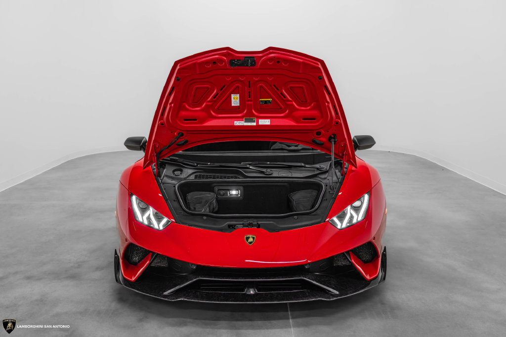Used 2018 Lamborghini Huracan Performante AWD/4WD image 11