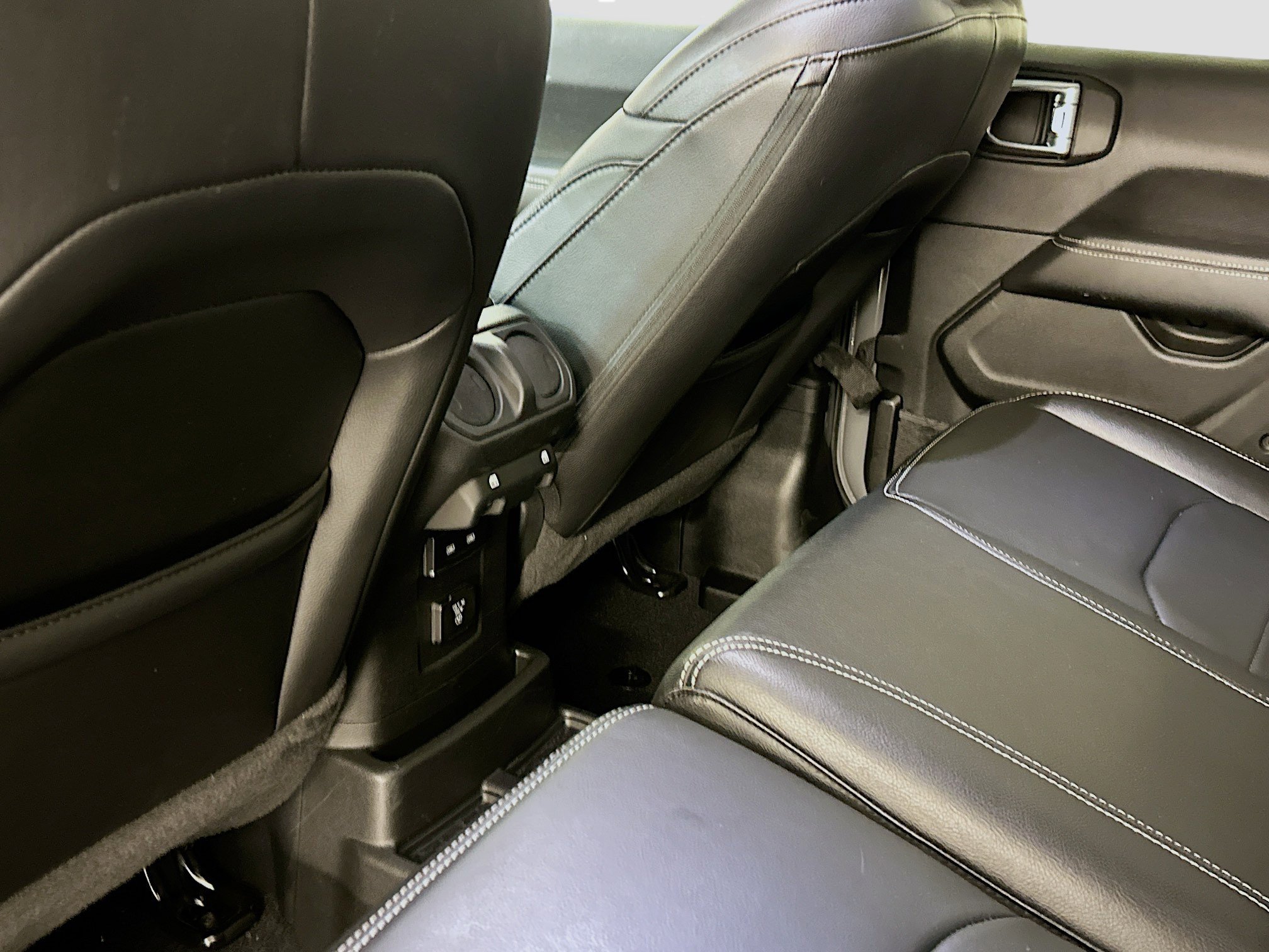 Used 2023 Jeep Wrangler Sahara image 28