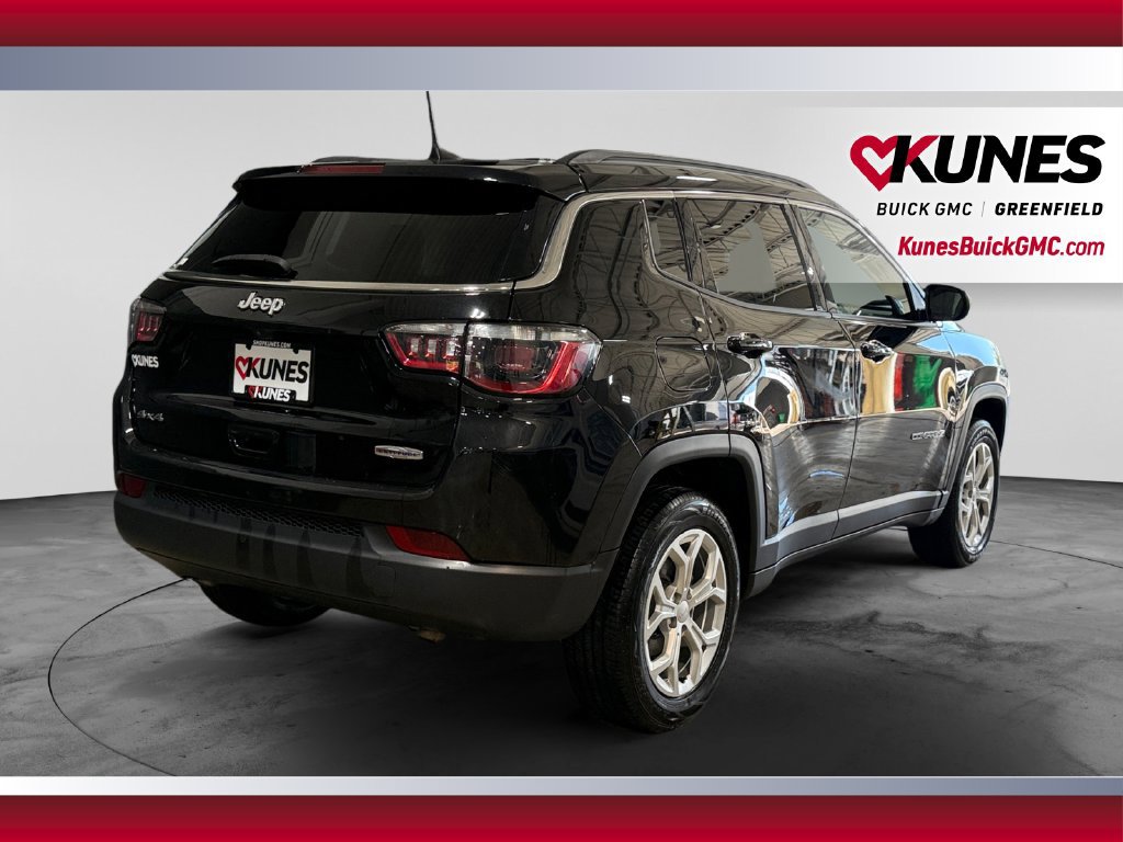 Used 2024 Jeep Compass Latitude AWD/4WD image 9