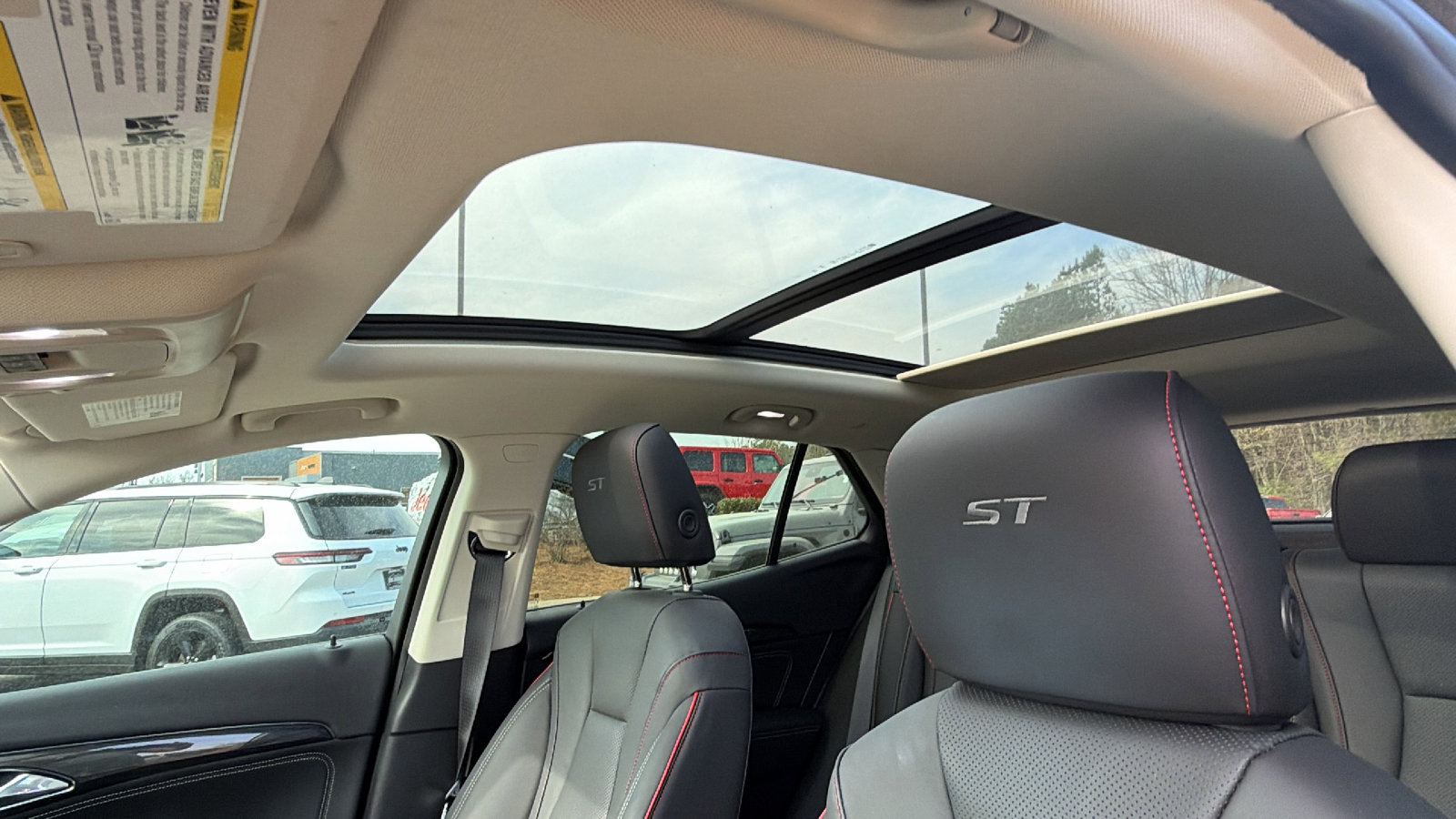 Used 2023 Buick Envision Essence w/ Sport Touring Package image 18