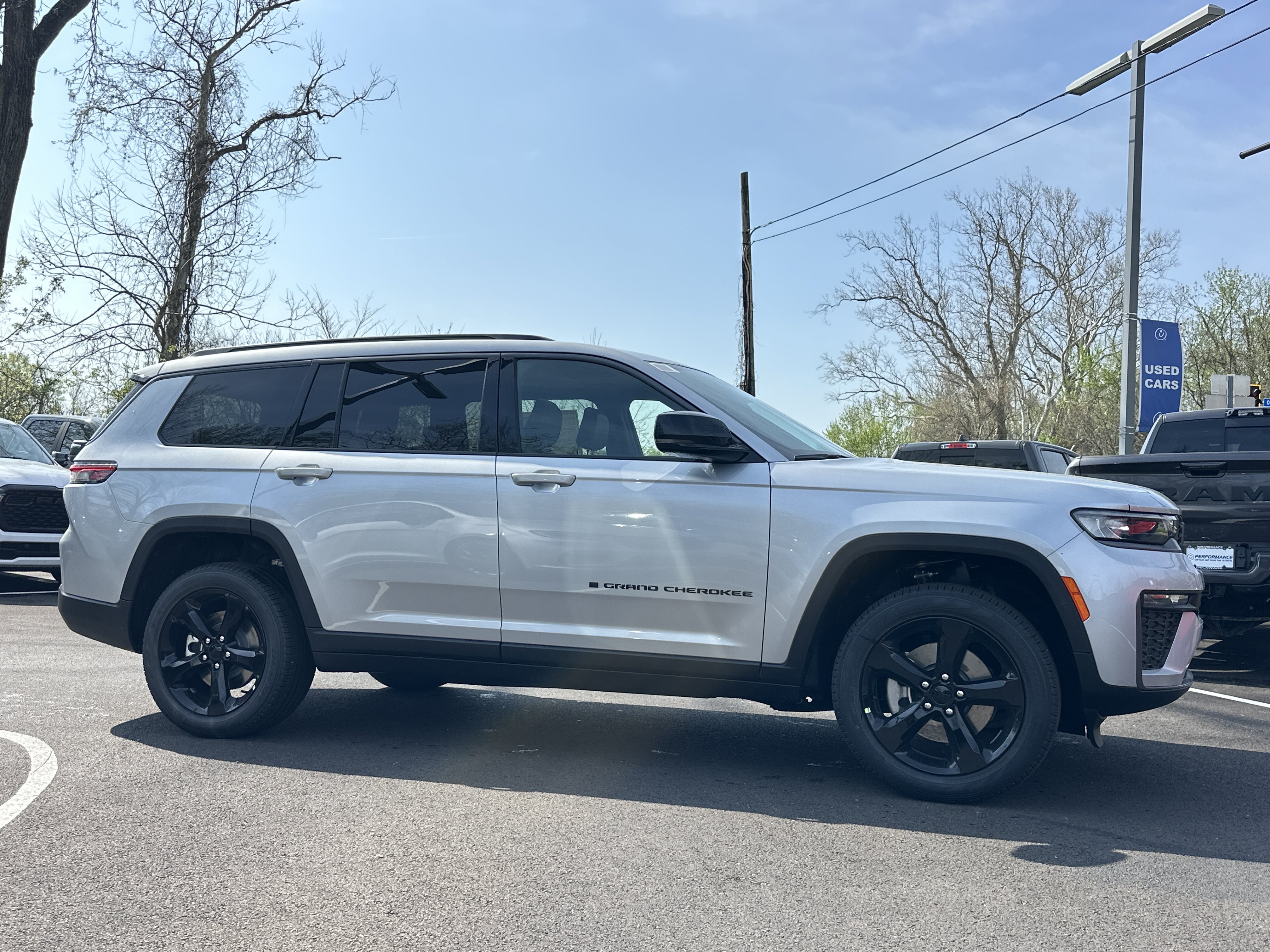 New 2026 Jeep Grand Cherokee L Limited w/ Limited Altitude Package AWD/4WD image 19