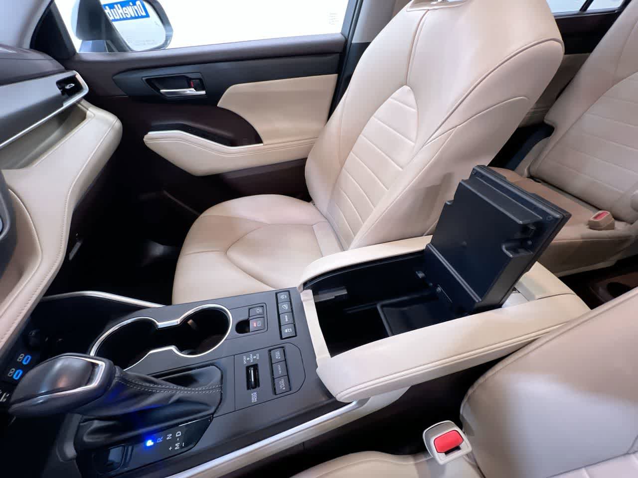 Used 2022 Toyota Highlander XLE AWD/4WD image 30