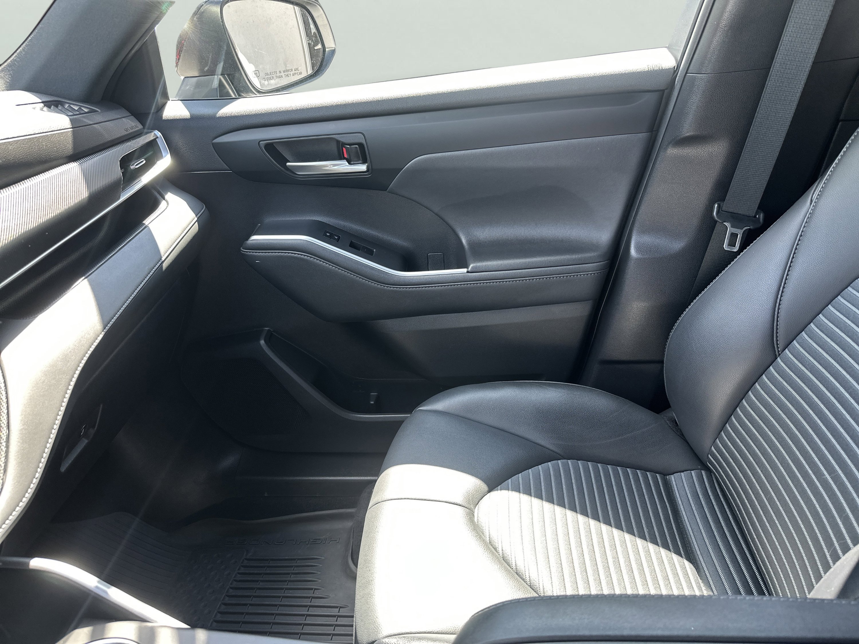 Used 2022 Toyota Highlander XSE image 25