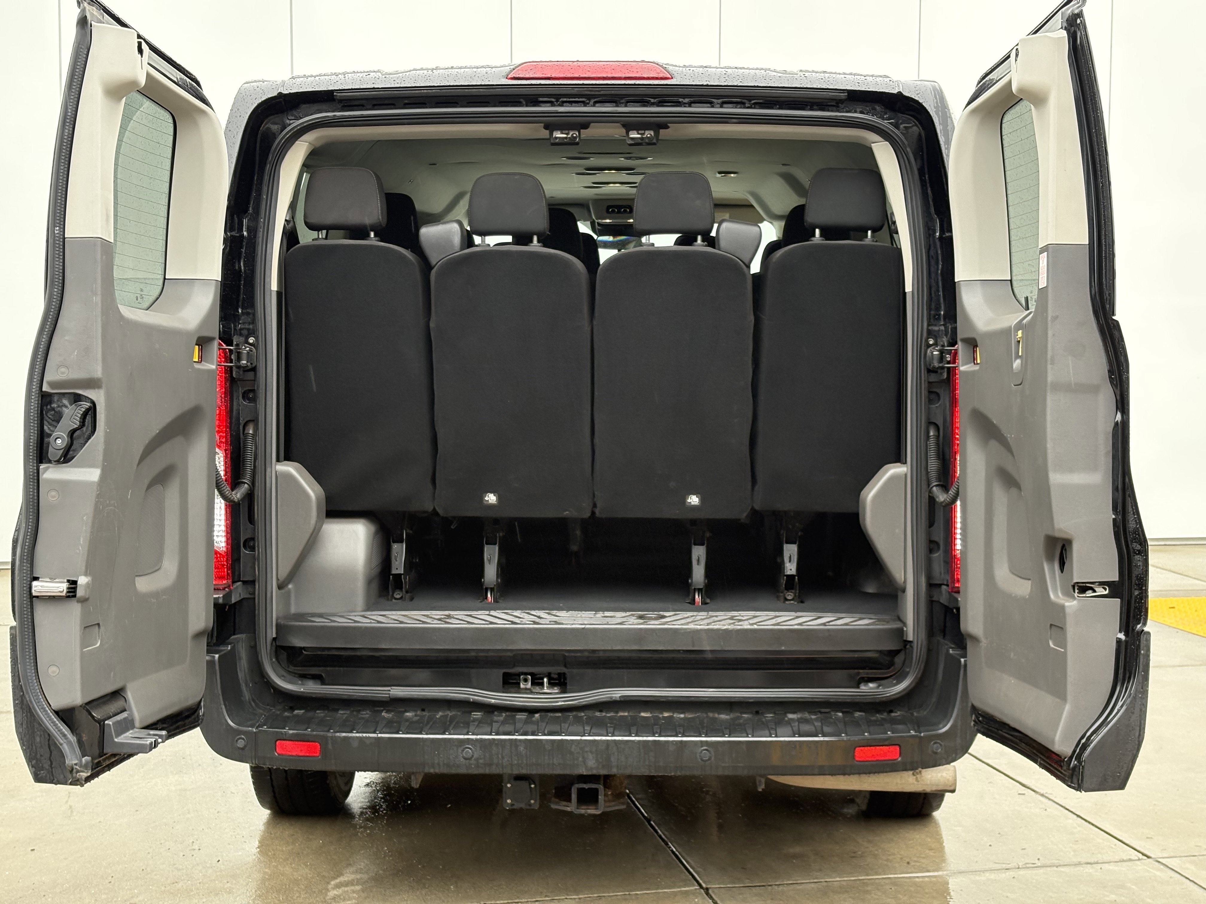 Used 2023 Ford Transit 350 XLT image 9