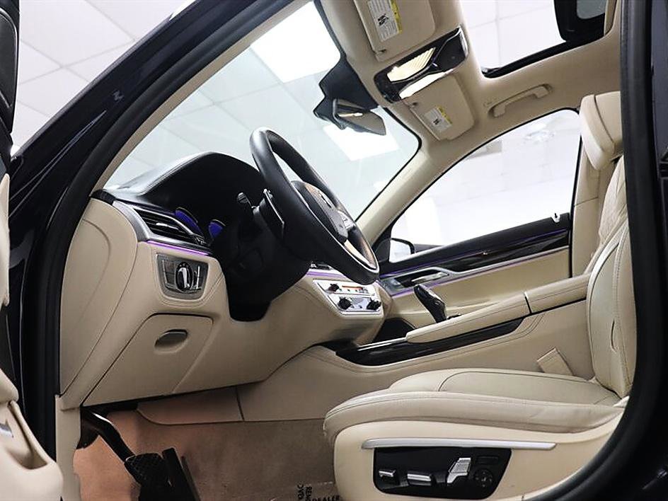 Used 2017 BMW 740i RWD image 17