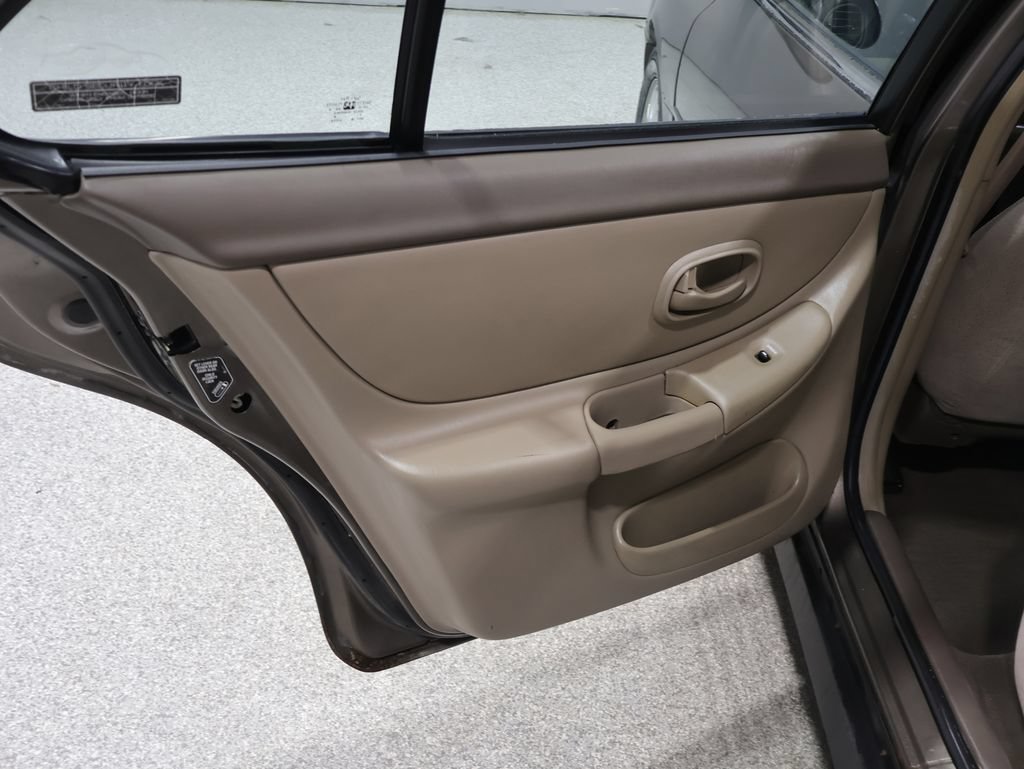Used 2000 Oldsmobile Intrigue GL FWD image 19