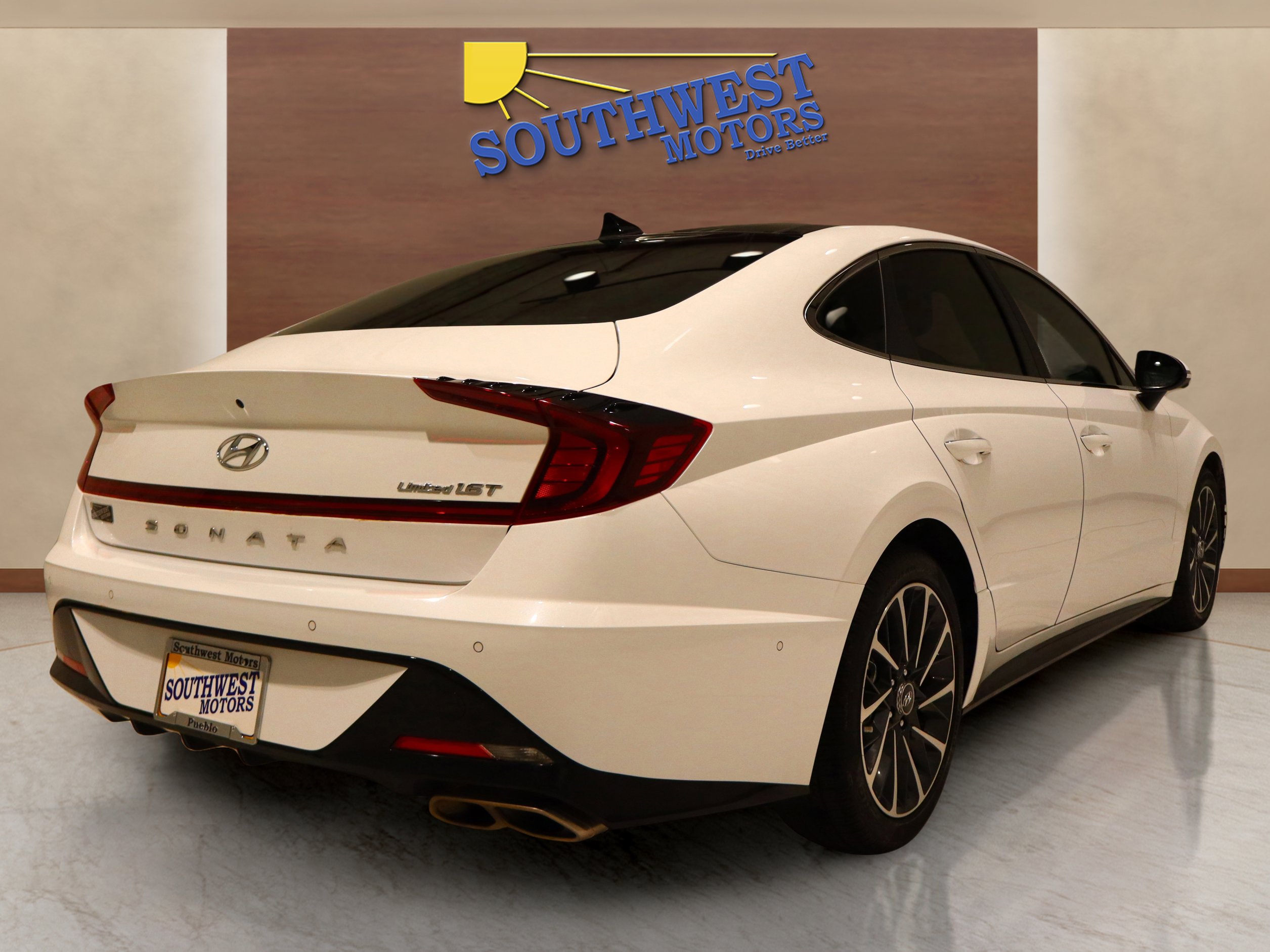 Used 2023 Hyundai Sonata Limited w/ Preferred Accessory Package image 4