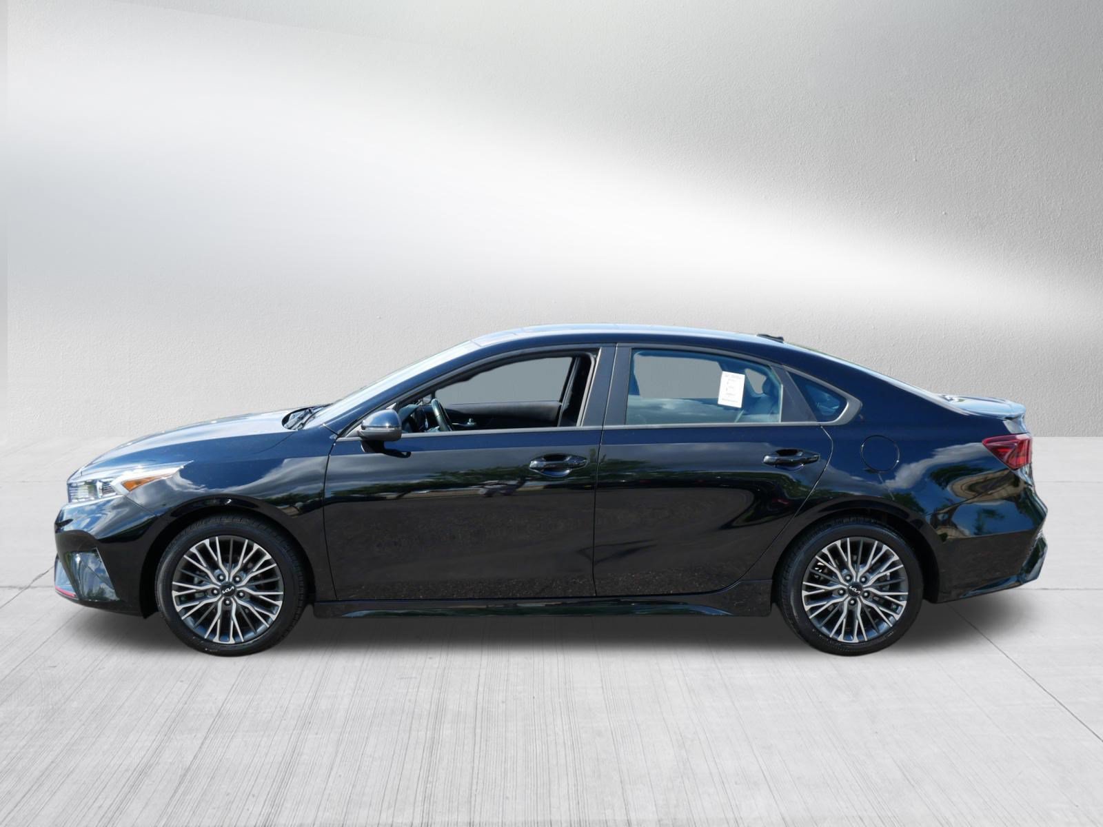 Used 2022 Kia Forte GT-Line w/ GT-Line Premium Package FWD image 4