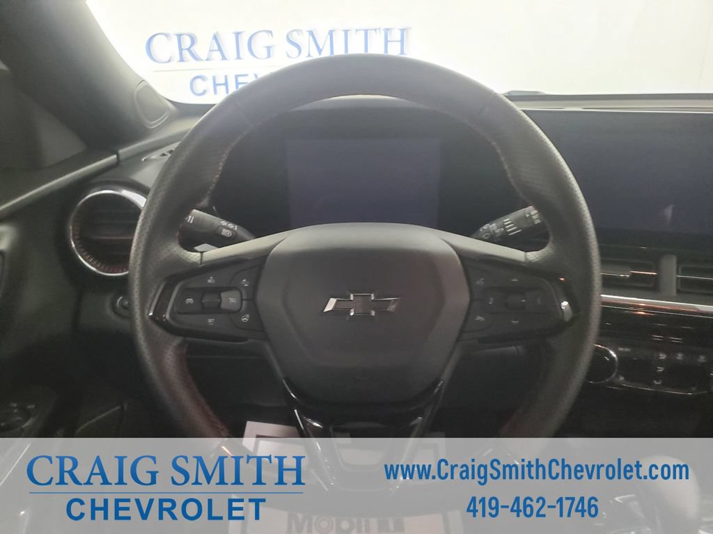 Used 2024 Chevrolet Trax RS w/ Sunroof Package FWD image 17