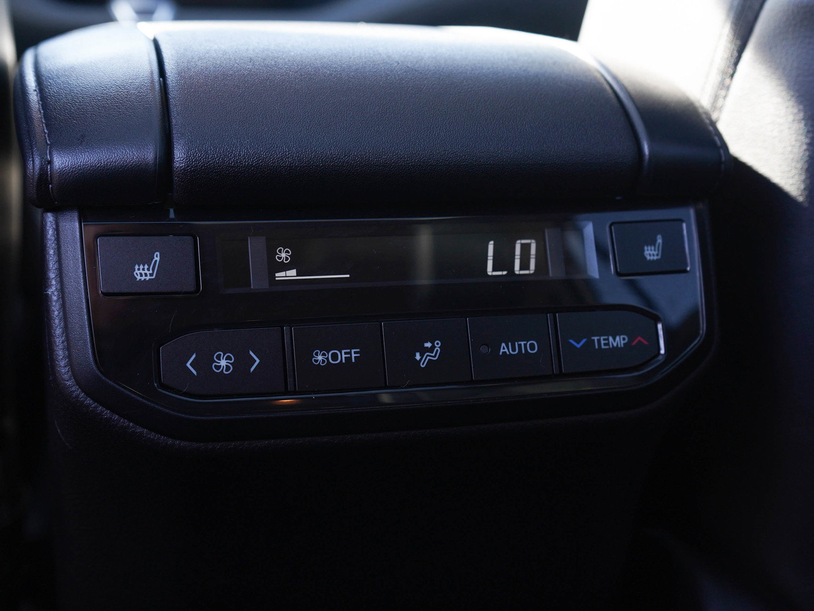 Used 2025 Toyota Highlander Platinum AWD/4WD image 17