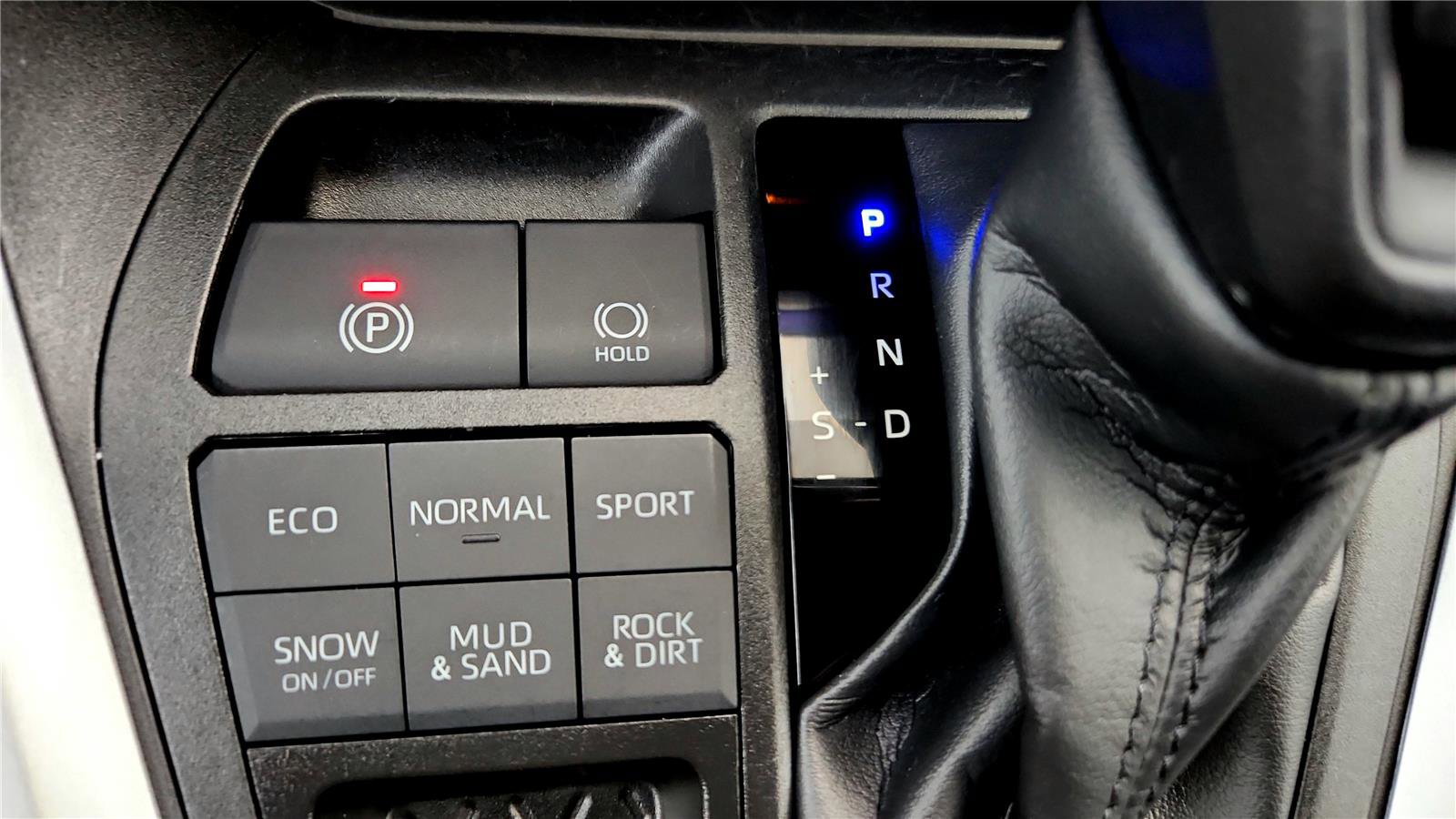 Used 2023 Toyota RAV4 LE image 33