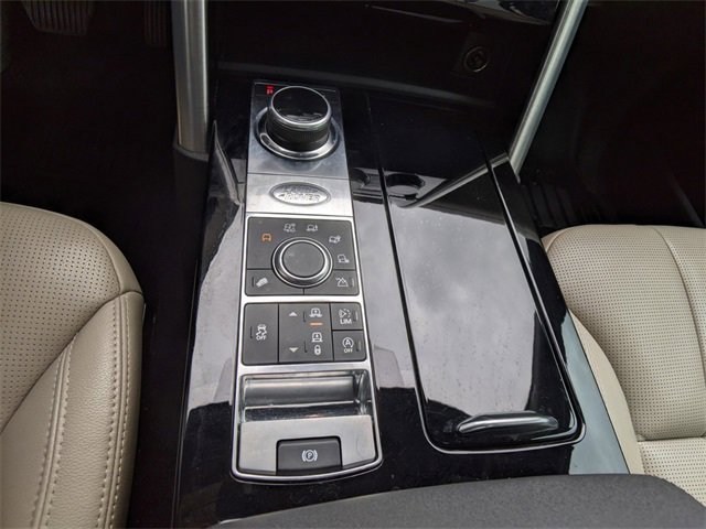 Used 2017 Land Rover Discovery HSE image 24