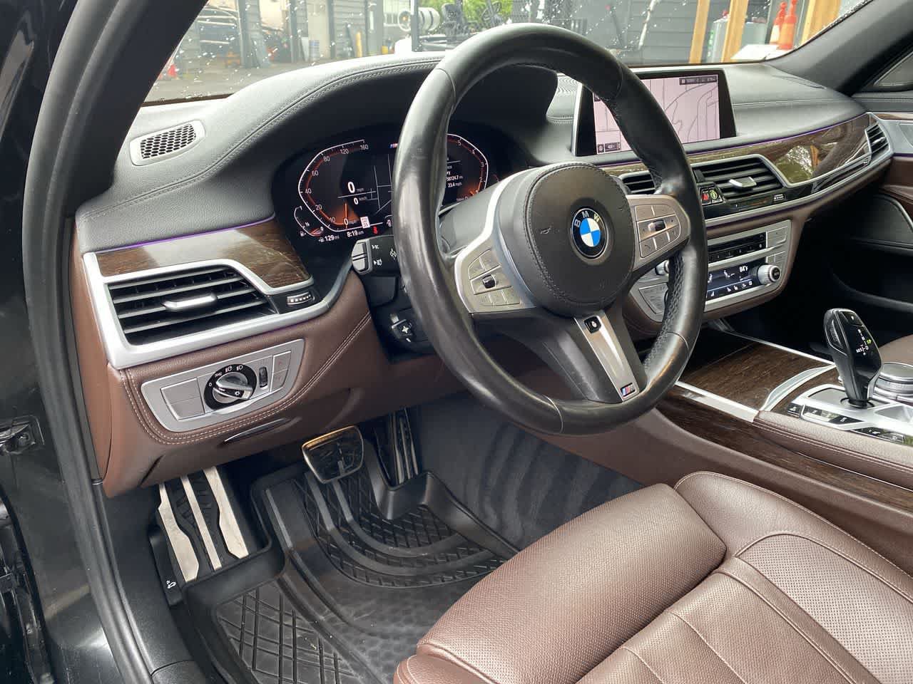Used 2020 BMW 740i w/ M Sport Package RWD image 2