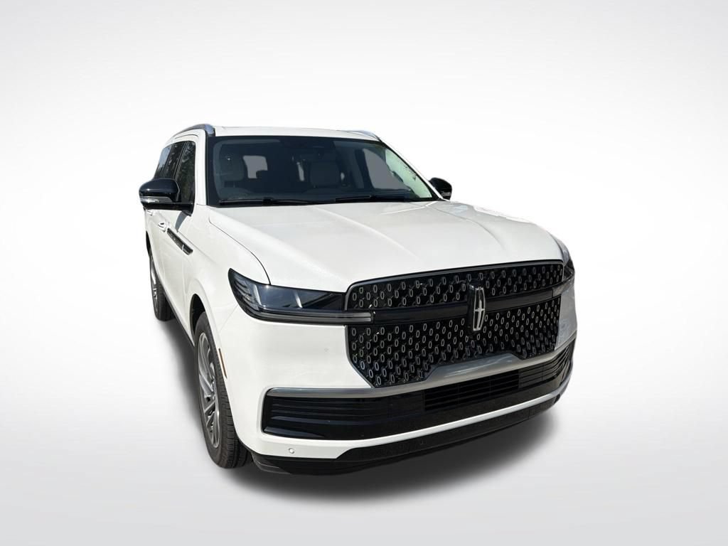 Used 2026 Lincoln Navigator Reserve AWD/4WD image 2