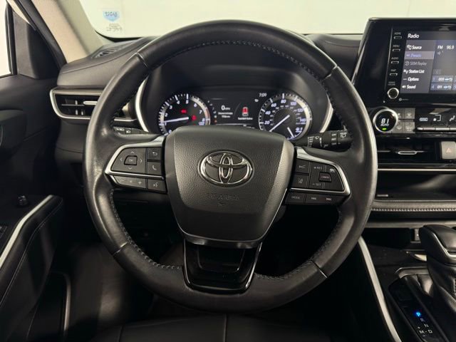 Used 2020 Toyota Highlander XLE image 24