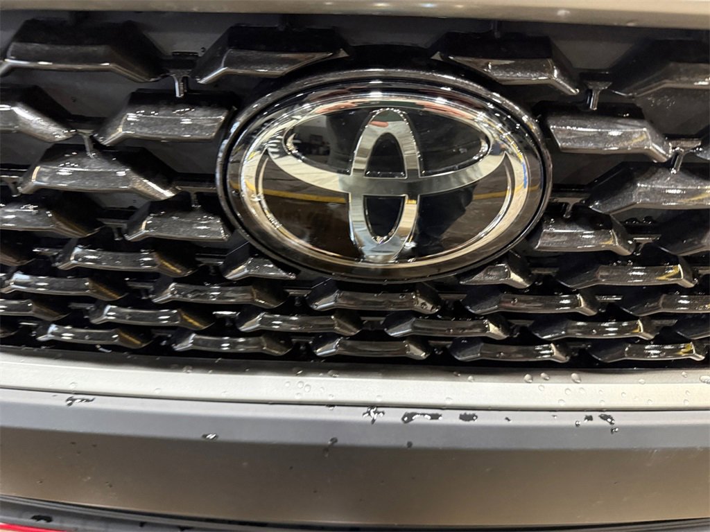 Used 2025 Toyota Corolla Cross XLE image 32