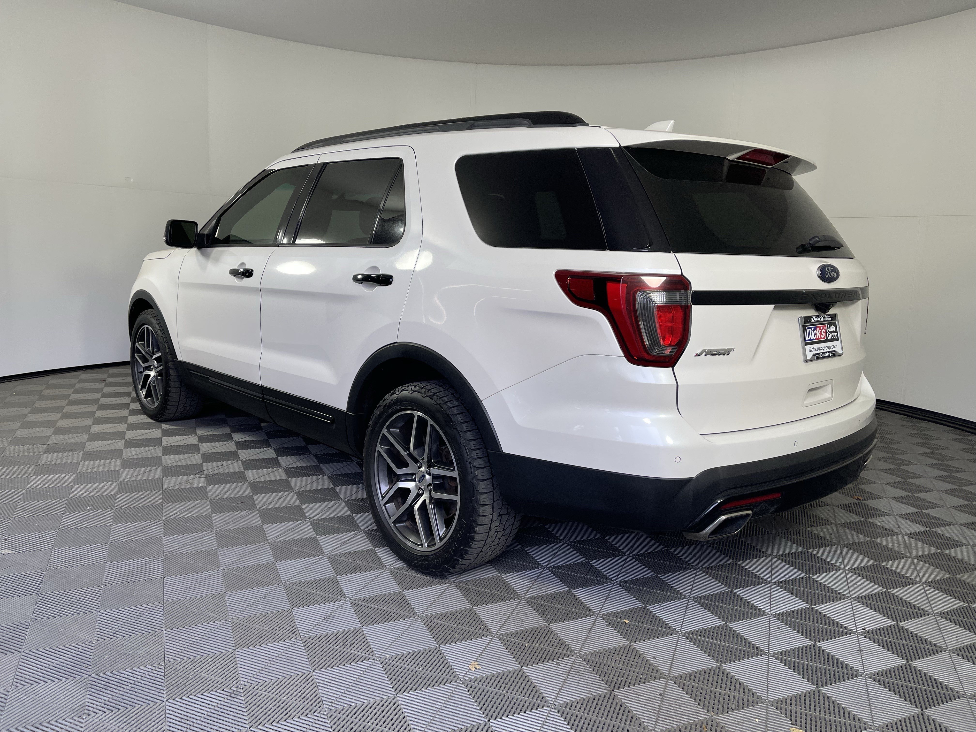 Used 2016 Ford Explorer Sport w/ Equipment Group 401A AWD/4WD image 3