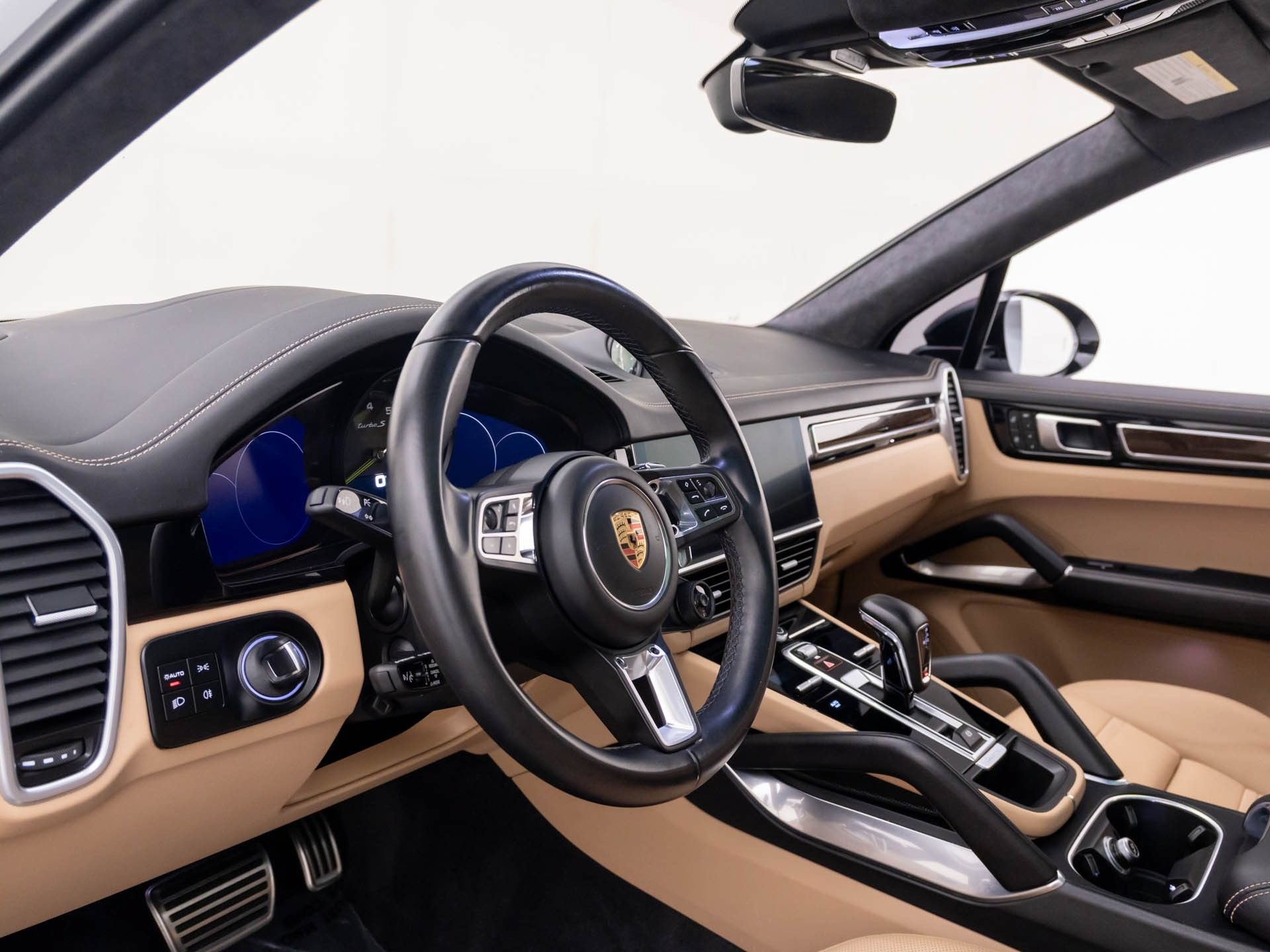 Used 2023 Porsche Cayenne Turbo S AWD/4WD image 4