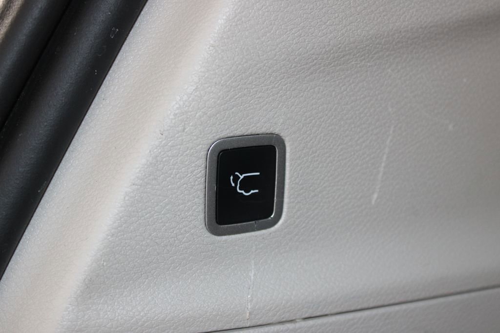 Used 2023 Chrysler Pacifica Limited FWD image 19