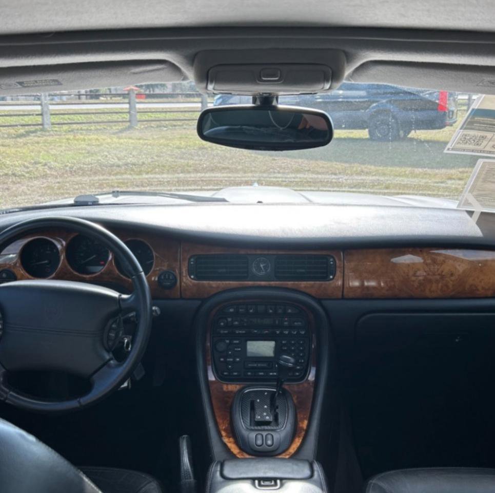 Used 2002 Jaguar XJ8 image 10