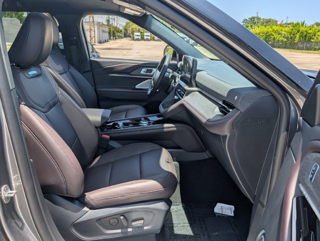 New 2026 Ford Explorer Platinum RWD image 7