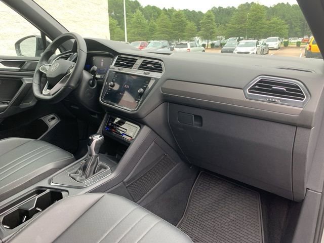 Used 2022 Volkswagen Tiguan SE R-Line image 47