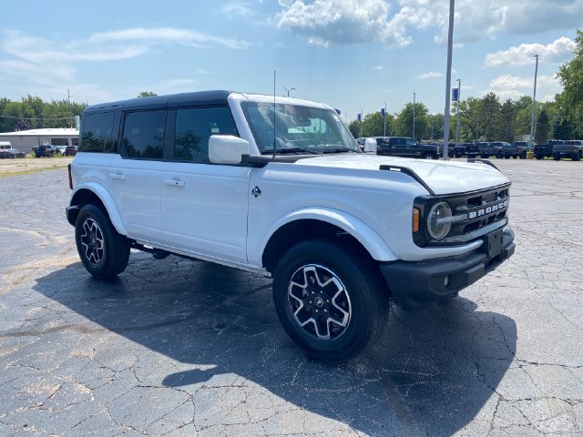 Used 2025 Ford Bronco Outer Banks AWD/4WD image 13