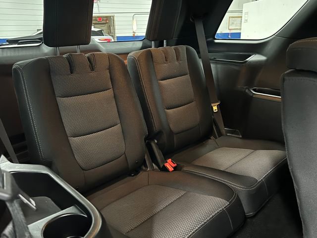 Used 2018 Ford Explorer XLT image 26