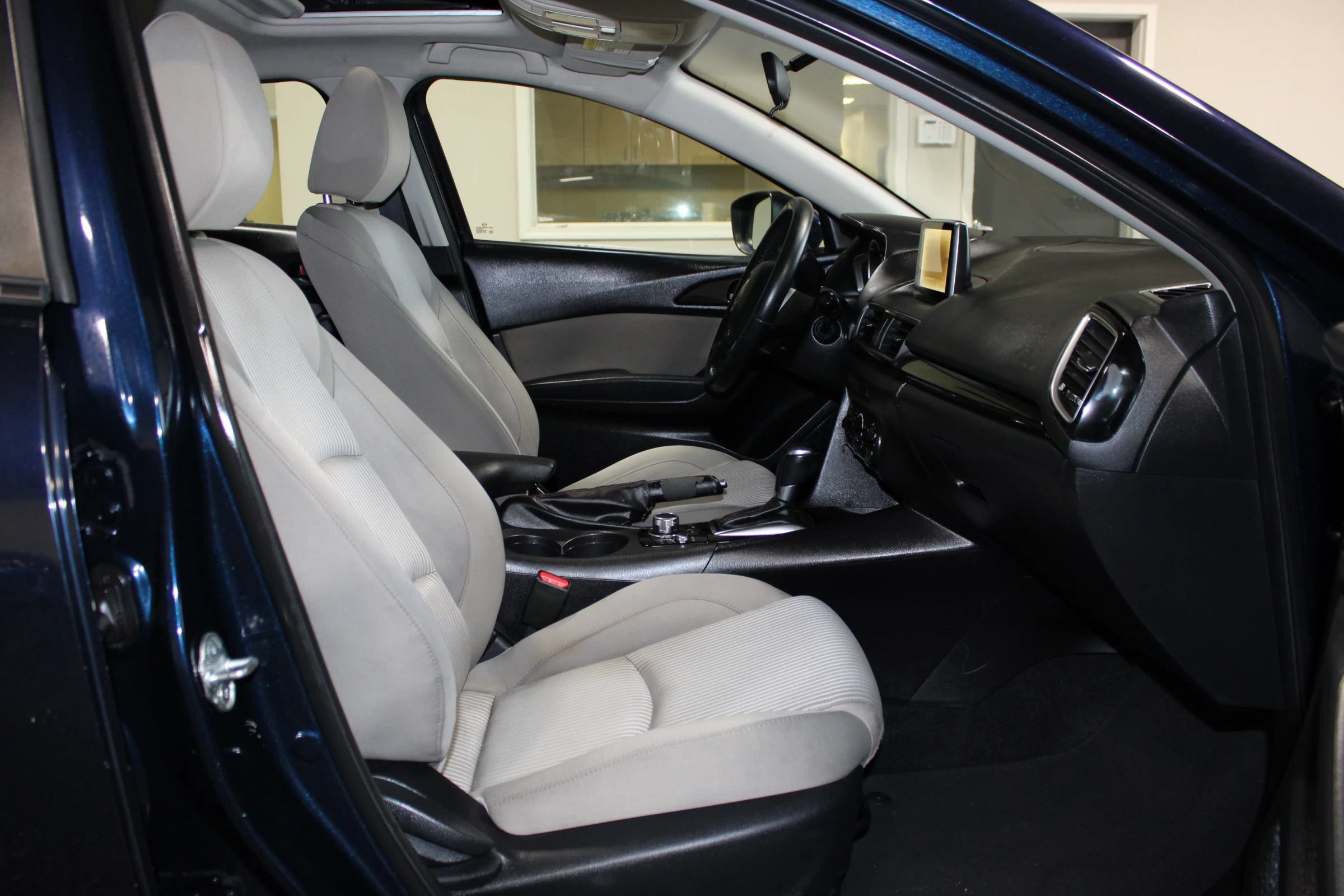 Used 2016 MAZDA MAZDA3 i Touring FWD image 28