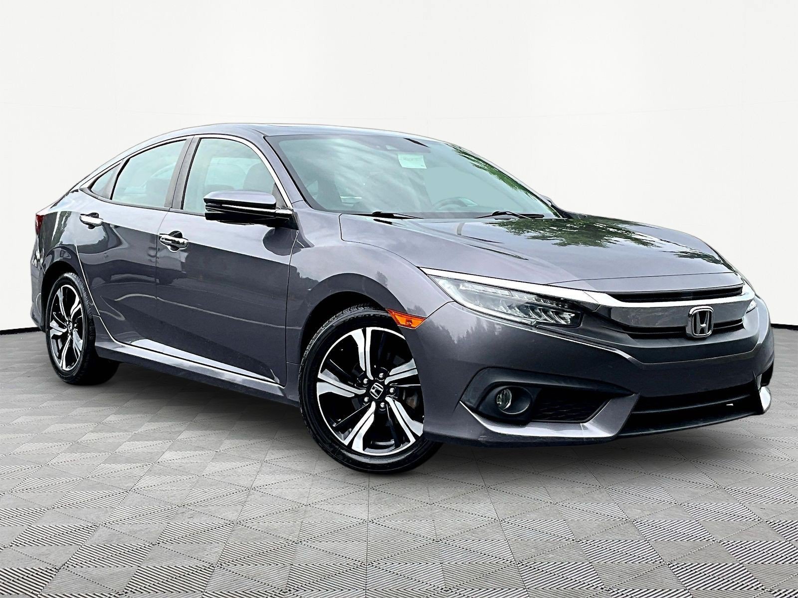 Used 2016 Honda Civic Touring image 3
