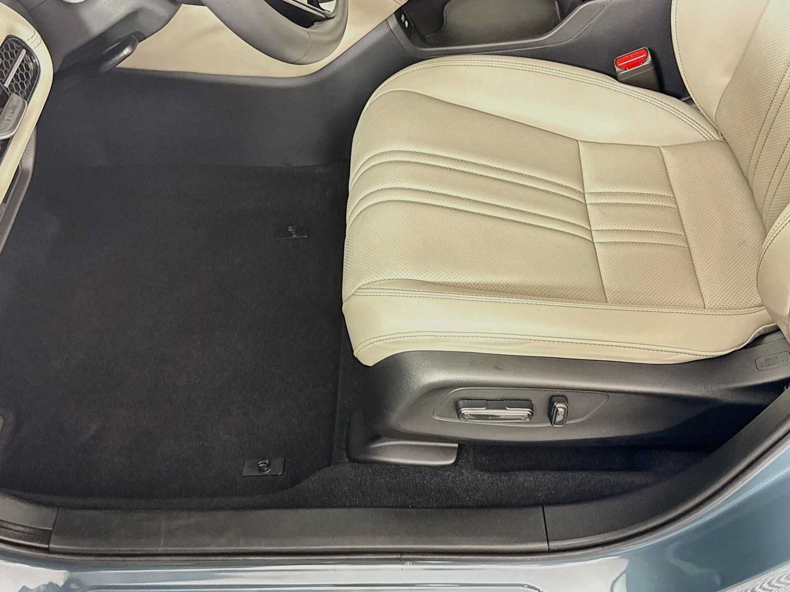 Certified 2024 Honda HR-V EX-L image 18