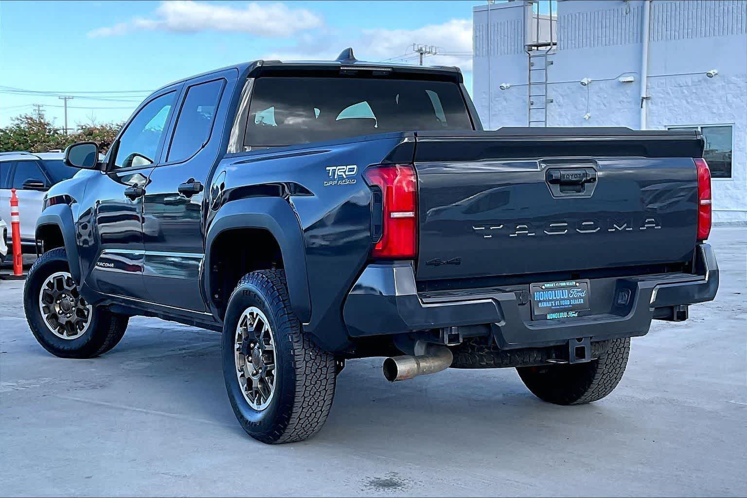 Used 2025 Toyota Tacoma TRD Off-Road AWD/4WD image 4