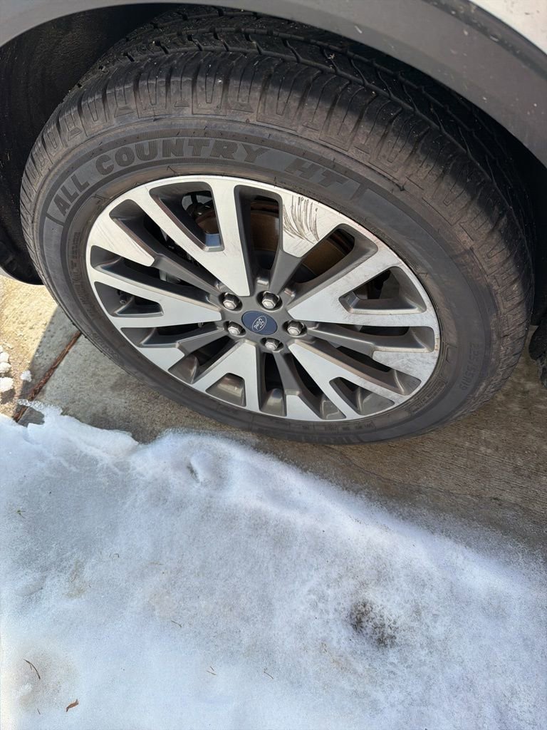 Used 2020 Ford Escape Titanium image 16