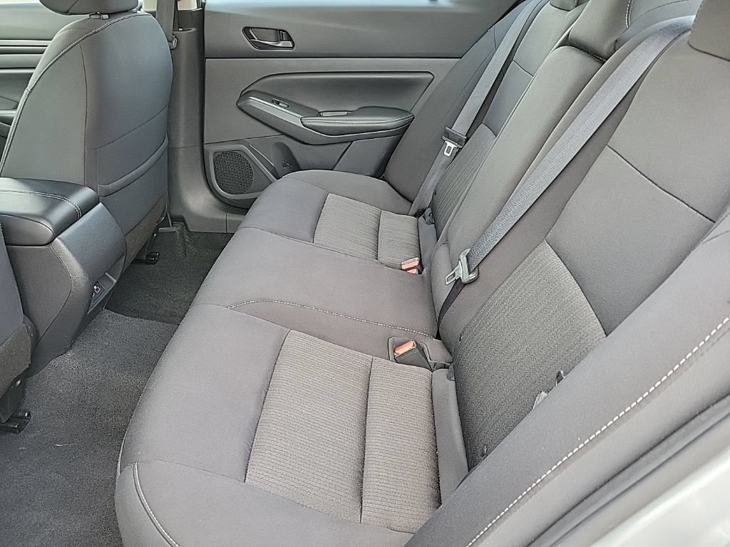 Used 2024 Nissan Altima 2.5 SV FWD image 12