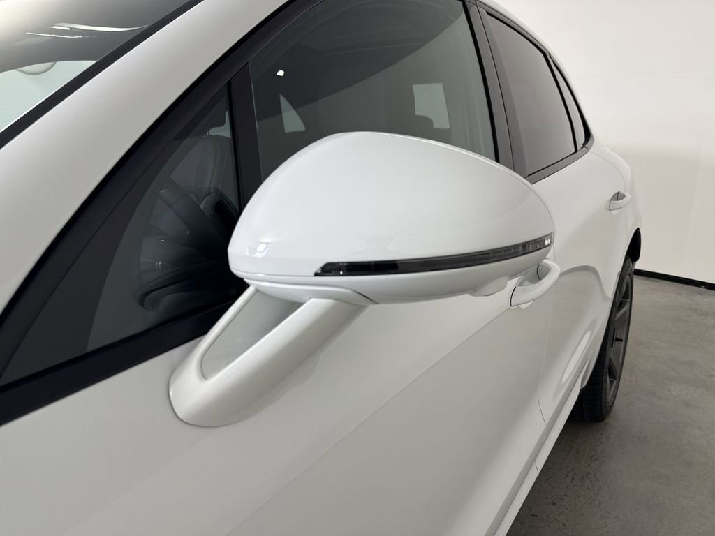 New 2026 Porsche Macan AWD/4WD image 12