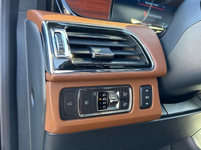 Used 2022 Lincoln Navigator Reserve image 22