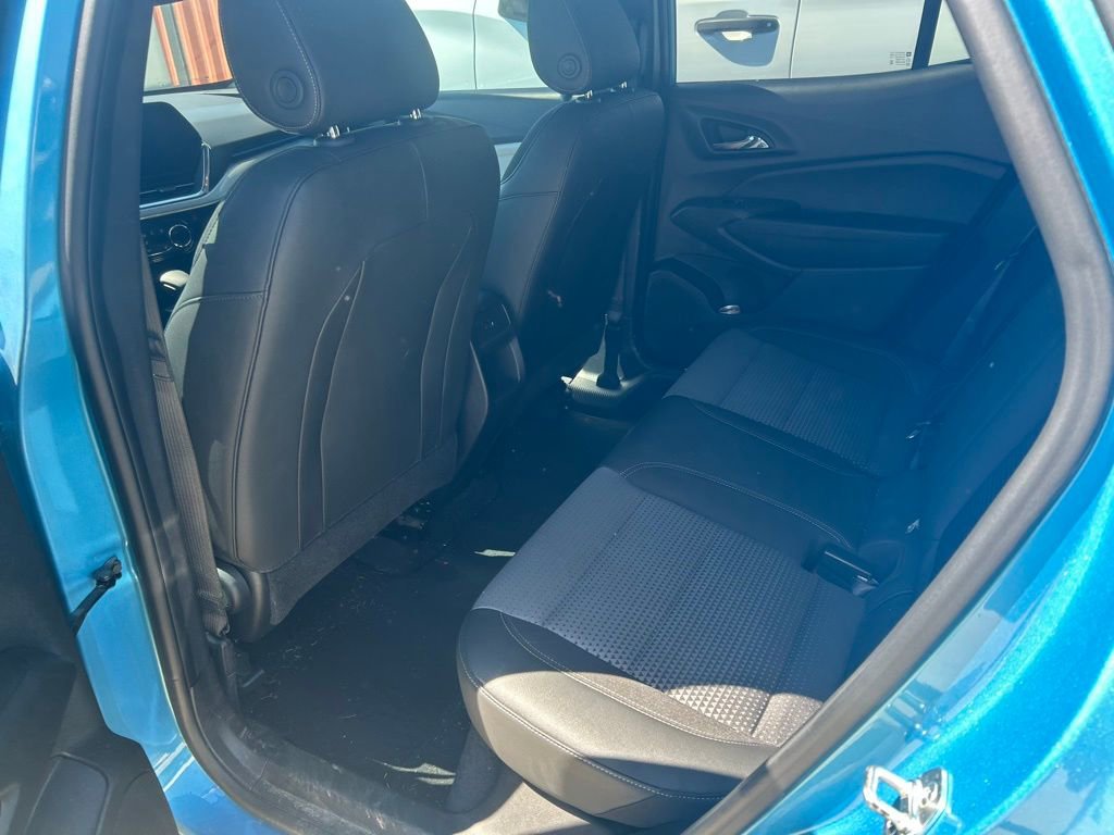 Used 2025 Chevrolet Trax LT w/ LT Convenience Package image 7