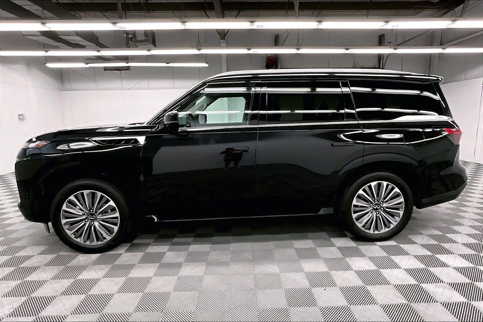 Used 2025 INFINITI QX80 Sensory AWD/4WD image 14