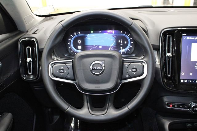 Used 2025 Volvo XC40 B5 Plus image 24