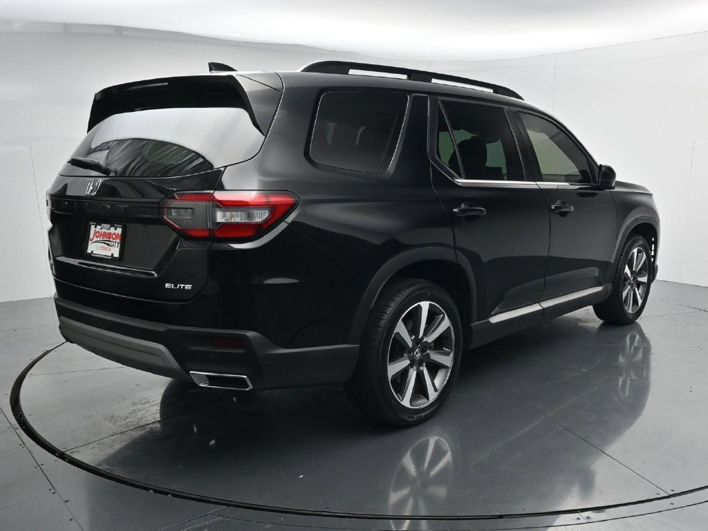Used 2023 Honda Pilot Elite image 7