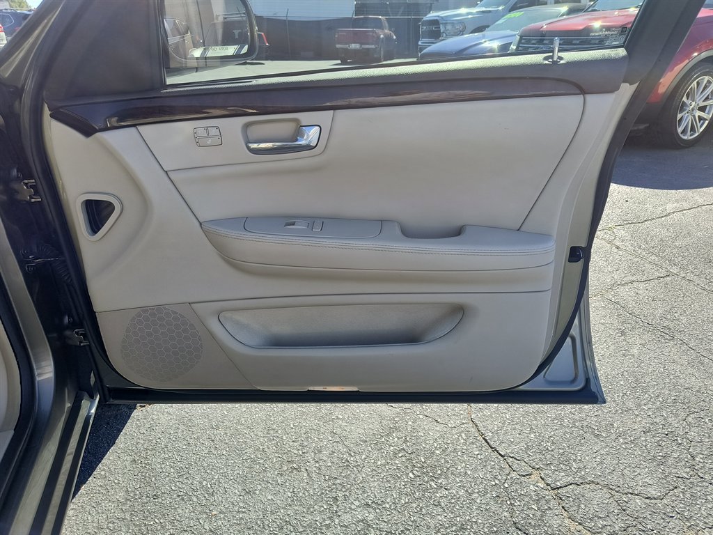 Used 2010 Cadillac DTS Luxury image 22