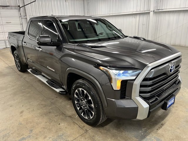 Used 2024 GMC Yukon XL SLT w/ SLT Luxury Package