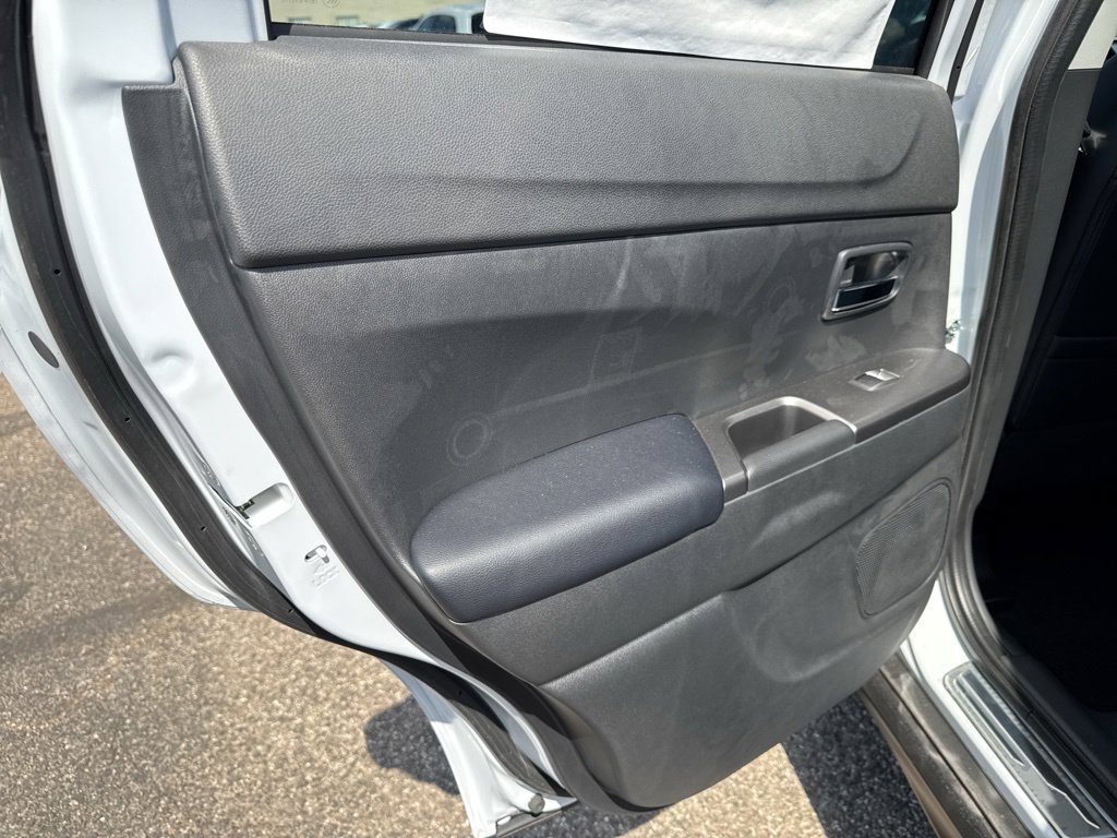New 2027 Mitsubishi Outlander Sport SE FWD image 32