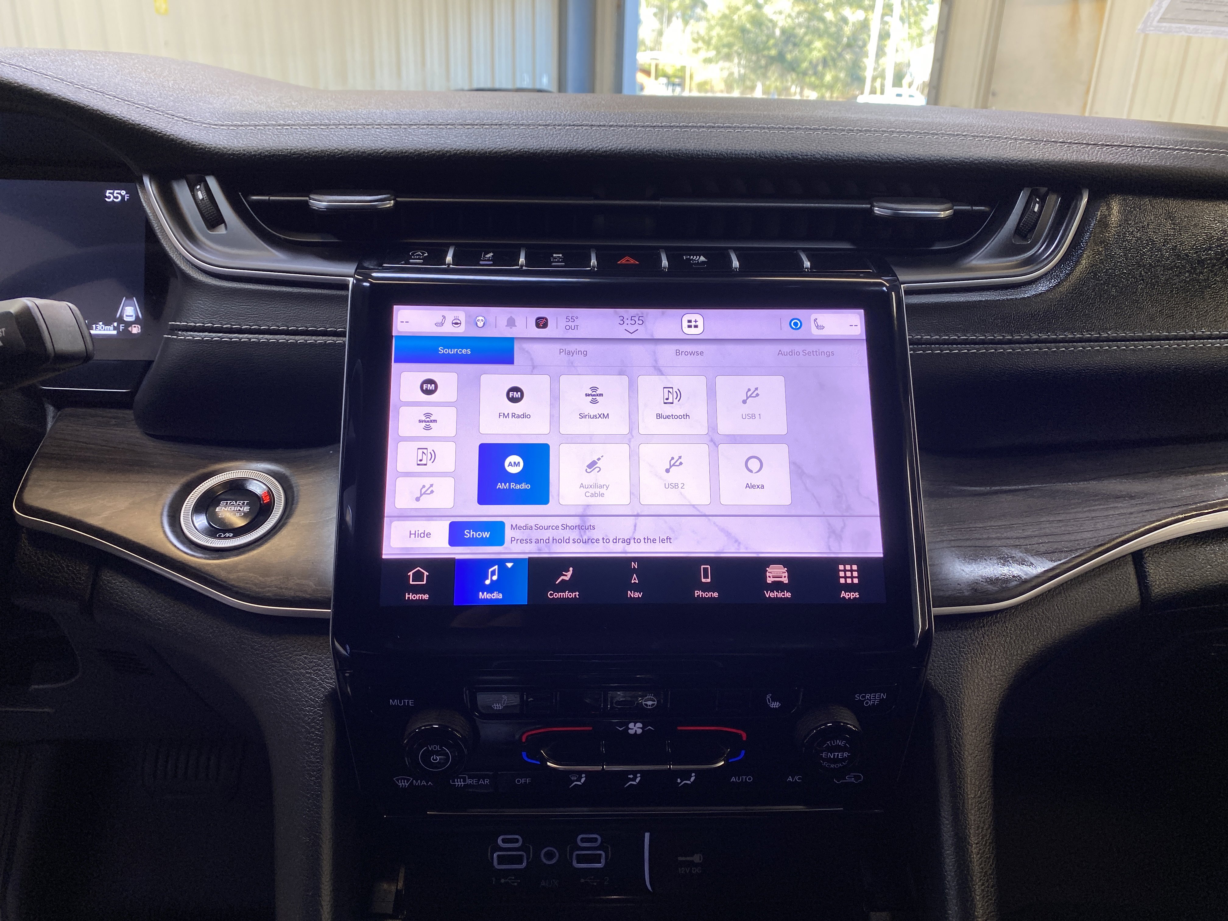 Used 2025 Jeep Grand Cherokee L Limited w/ Black Appearance Package image 41