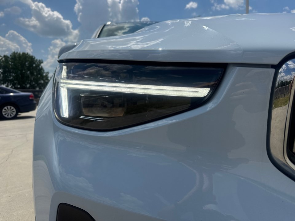 Certified 2025 Volvo XC40 B5 Ultra AWD/4WD image 24