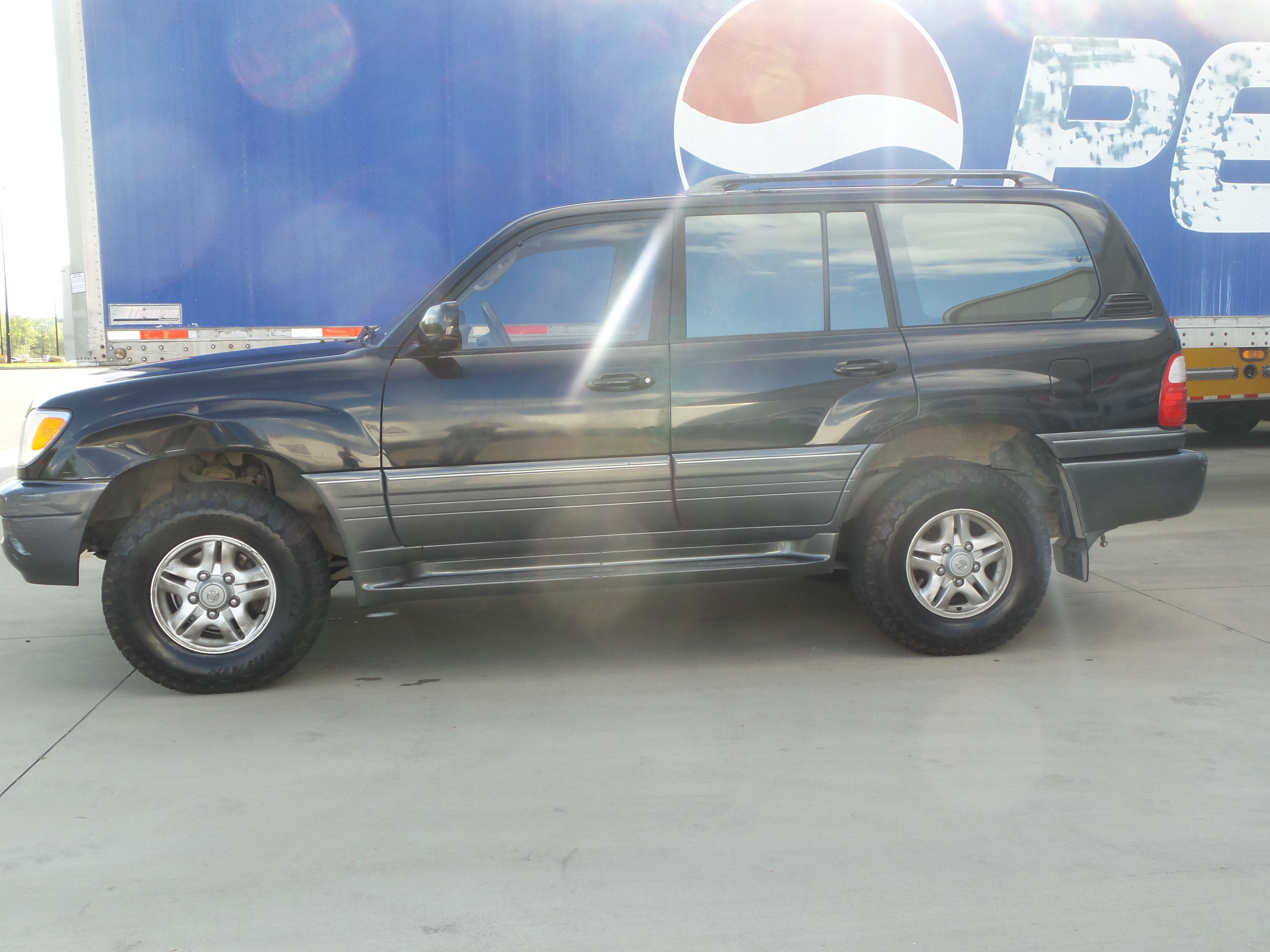 Used 1999 Lexus LX 470 4WD image 3